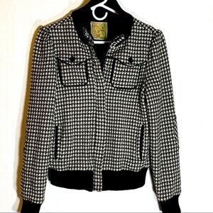 𝅺BILLABONG Vintage Jacket, Size XS, Black & White
